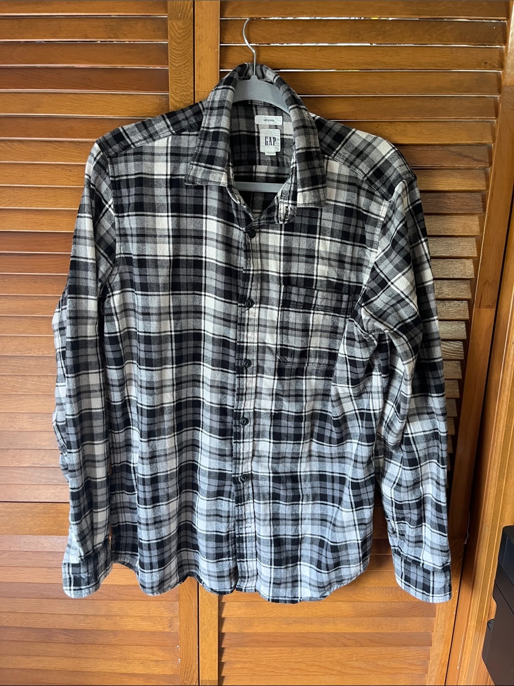 GAP Black & Whitet Plaid Button-Down Shirt Size Large